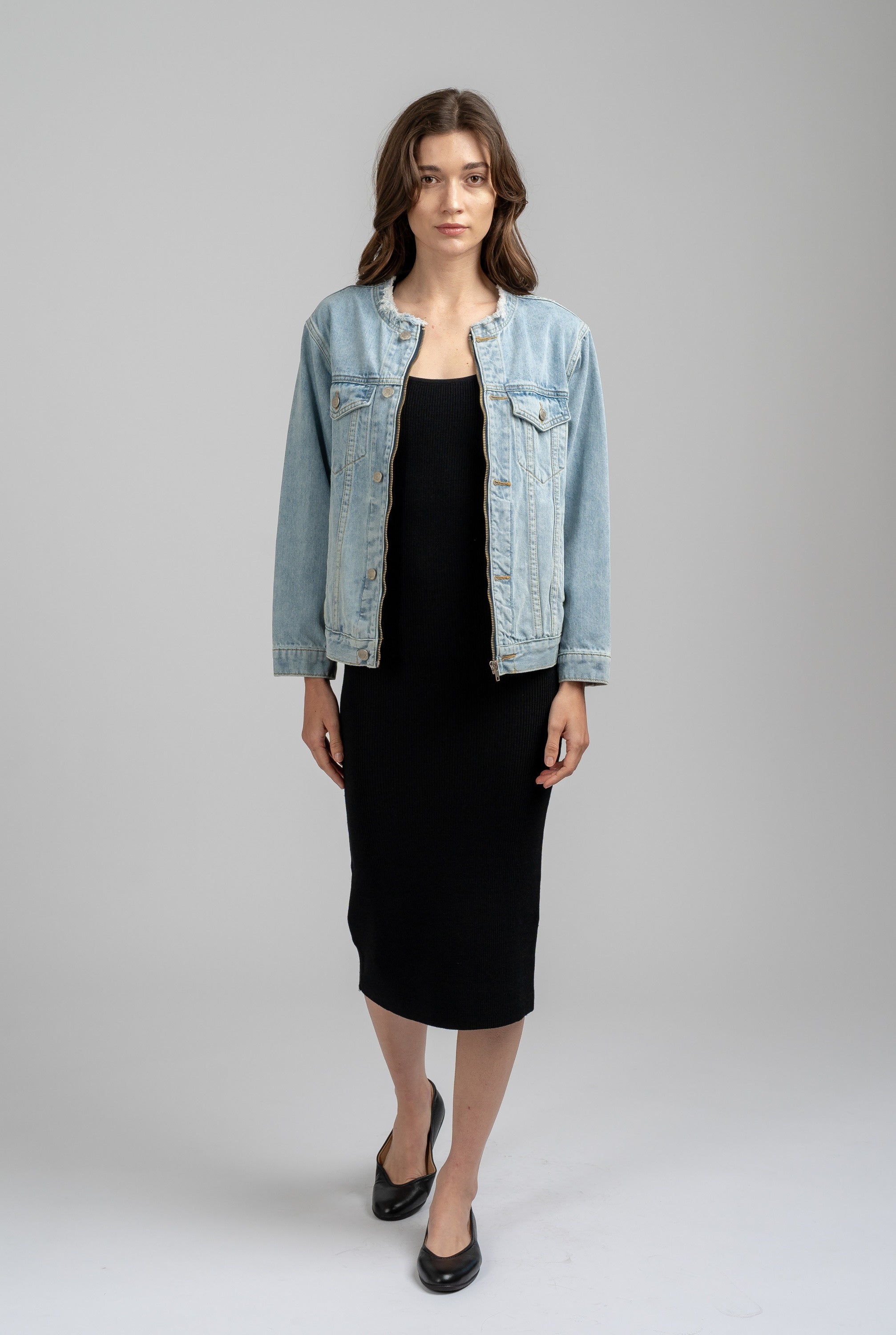 Raw-Edge Neckline Vintage Denim Jacket – v o g l i o