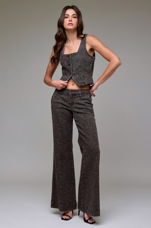 Chic Leopard-Print Wide-Leg Pants