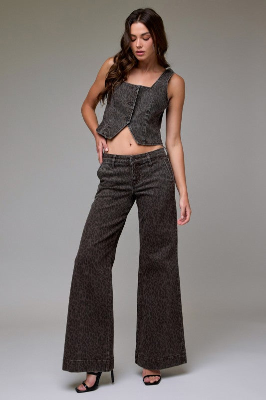 Chic Leopard-Print Wide-Leg Pants