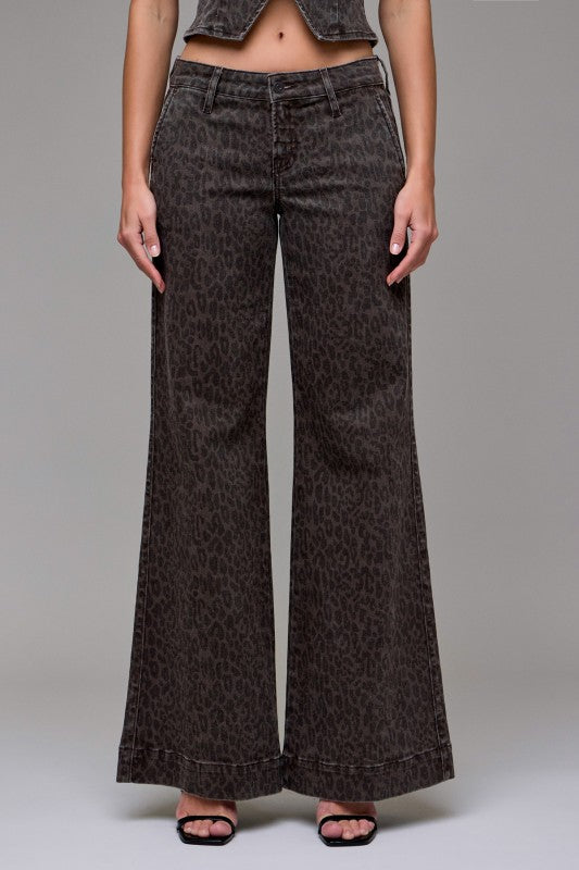 Chic Leopard-Print Wide-Leg Pants
