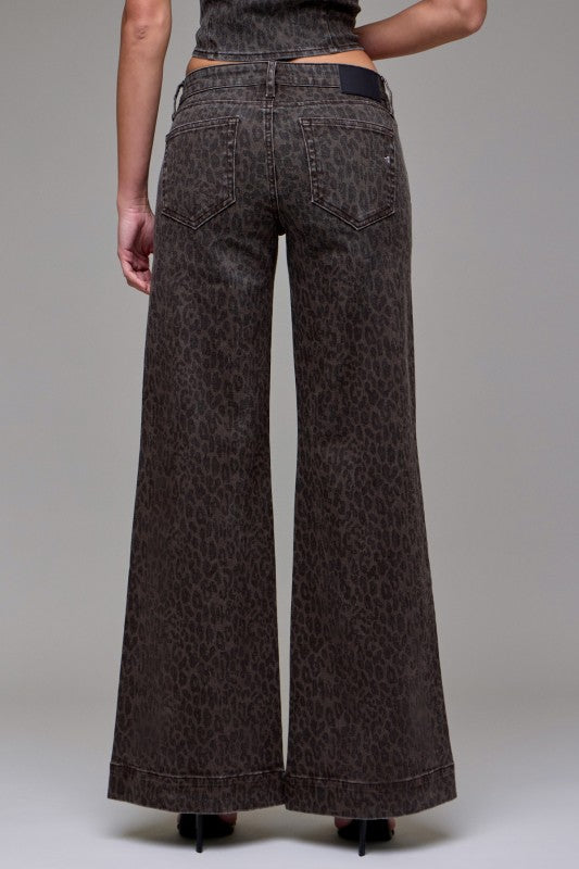 Chic Leopard-Print Wide-Leg Pants
